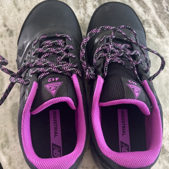 New Balance Women's 412 V1 Alloy Toe Industrial Shoe - Picture 4 of 9